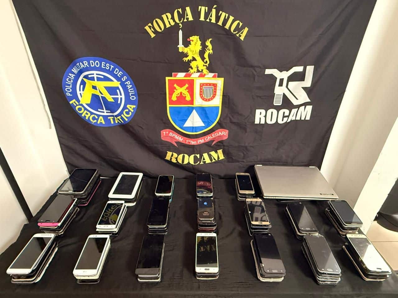 pm-apreende-mais-de-160-celulares-sem-comprovacao-de-origem-em-predio-na-santa-ifigenia