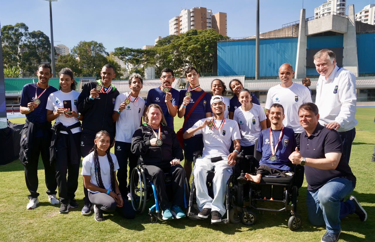 atletas-do-time-sao-paulo-sao-homenageados-com-medalha-do-merito-esportivo-na-reabertura-do-estadio-icaro-de-castro-mello