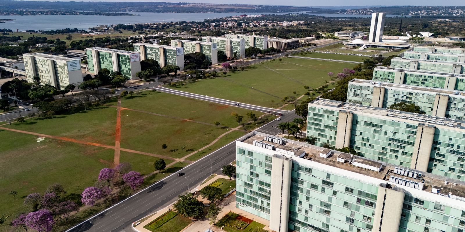 governo-nomeia-500-aprovados-no-cnu-para-carreiras-transversais