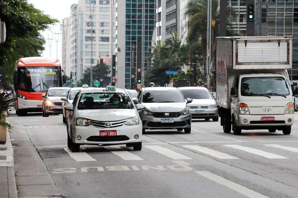 quer-evitar-a-multa-de-transito-mais-registrada-em-sp?-veja-como-fazer-a-transferencia-digital-de-veiculos