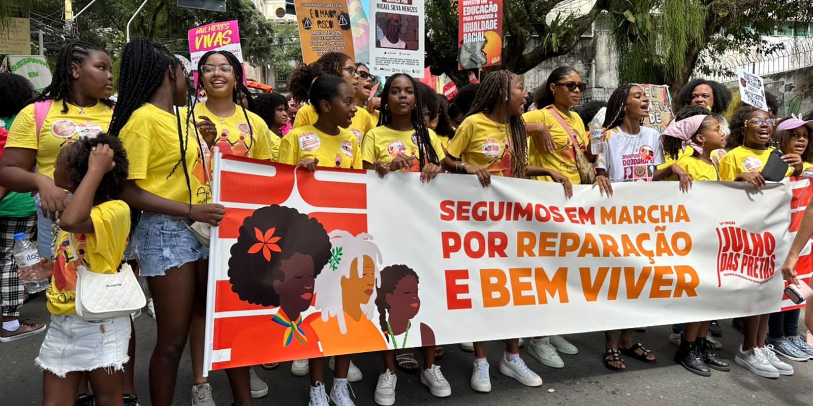 julho-das-pretas:-mulheres-negras-marcham-pelas-ruas-de-todo-pais