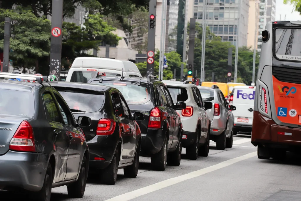 licenciamento-de-veiculos-pode-ser-feito-pelos-canais-digitais-do-poupatempo;-saiba-como-realizar-o-servico