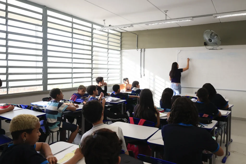 criancas-do-1o-ao-5o-ano-do-ensino-fundamental-contam-com-plataformas-digitais-para-apoiar-estudos-na-escola-e-em-casa