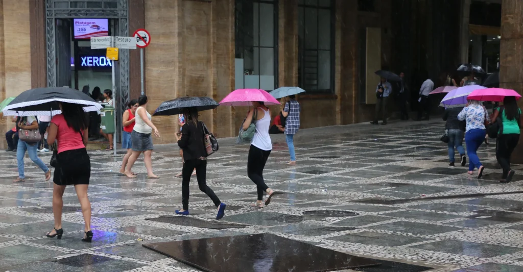 previsao-do-tempo-para-quinta-feira-(06),-em-sp:-chuva-e-ventania