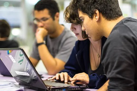 conheca-as-12-plataformas-digitais-gratuitas-utilizadas-na-rede-publica-de-sp-para-reforcar-a-aprendizagem 