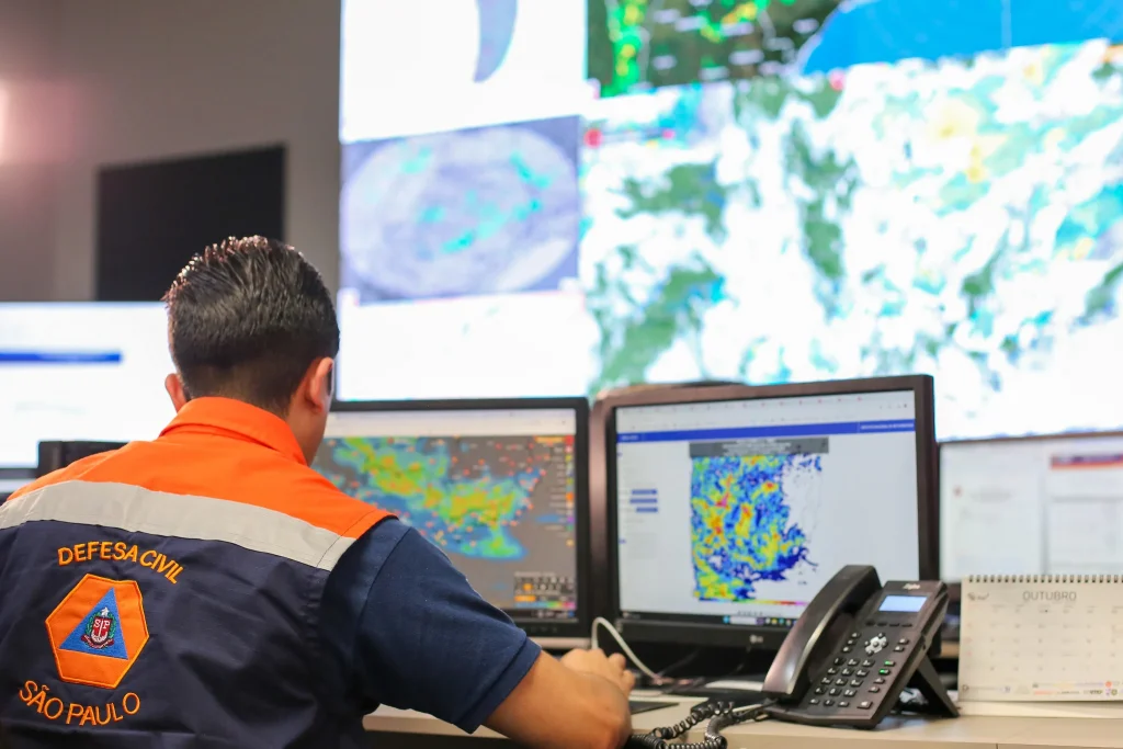 defesa-civil-de-sp-emite-quatro-alertas-severos-de-chuva-neste-sabado;-veja-regioes