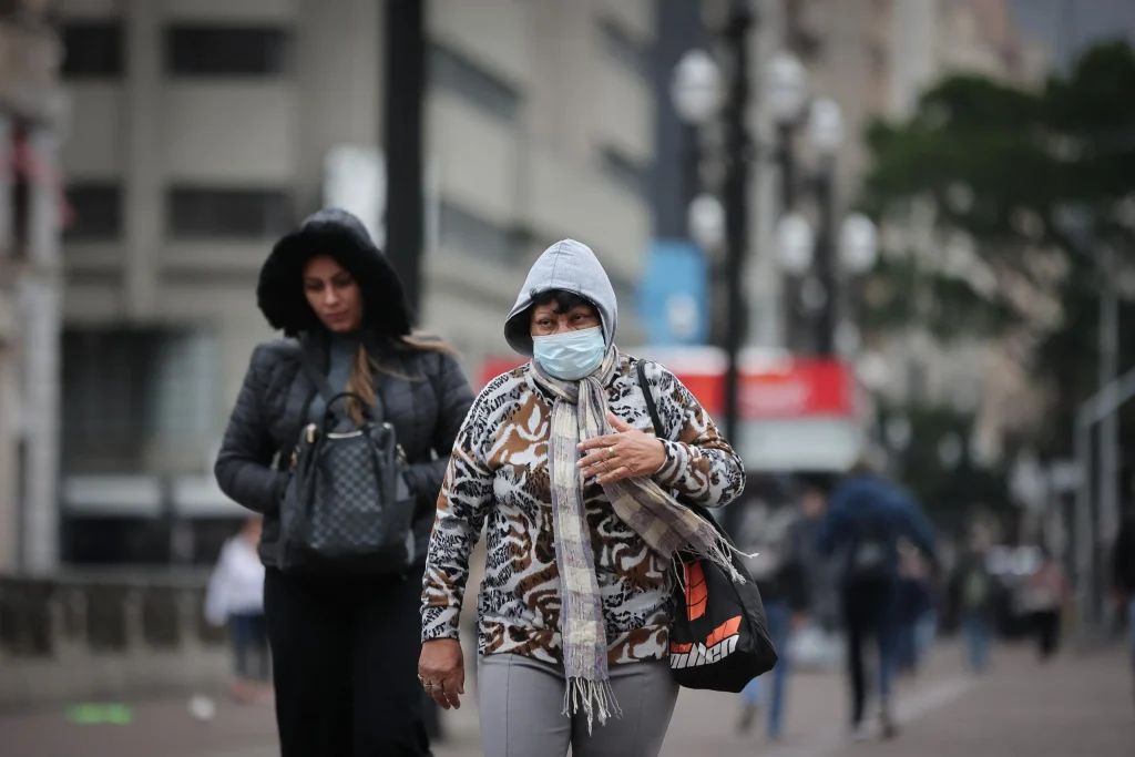 frente-fria-atinge-sp-com-mais-forca-neste-fim-de-semana;-veja-como-ficam-temperaturas-nas-principais-regioes-do-estado