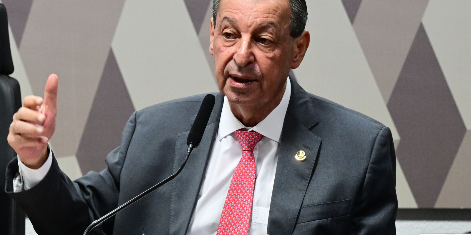 relator-da-ccj-rejeita-emendas-da-oposicao-que-buscavam-manter-6×1
