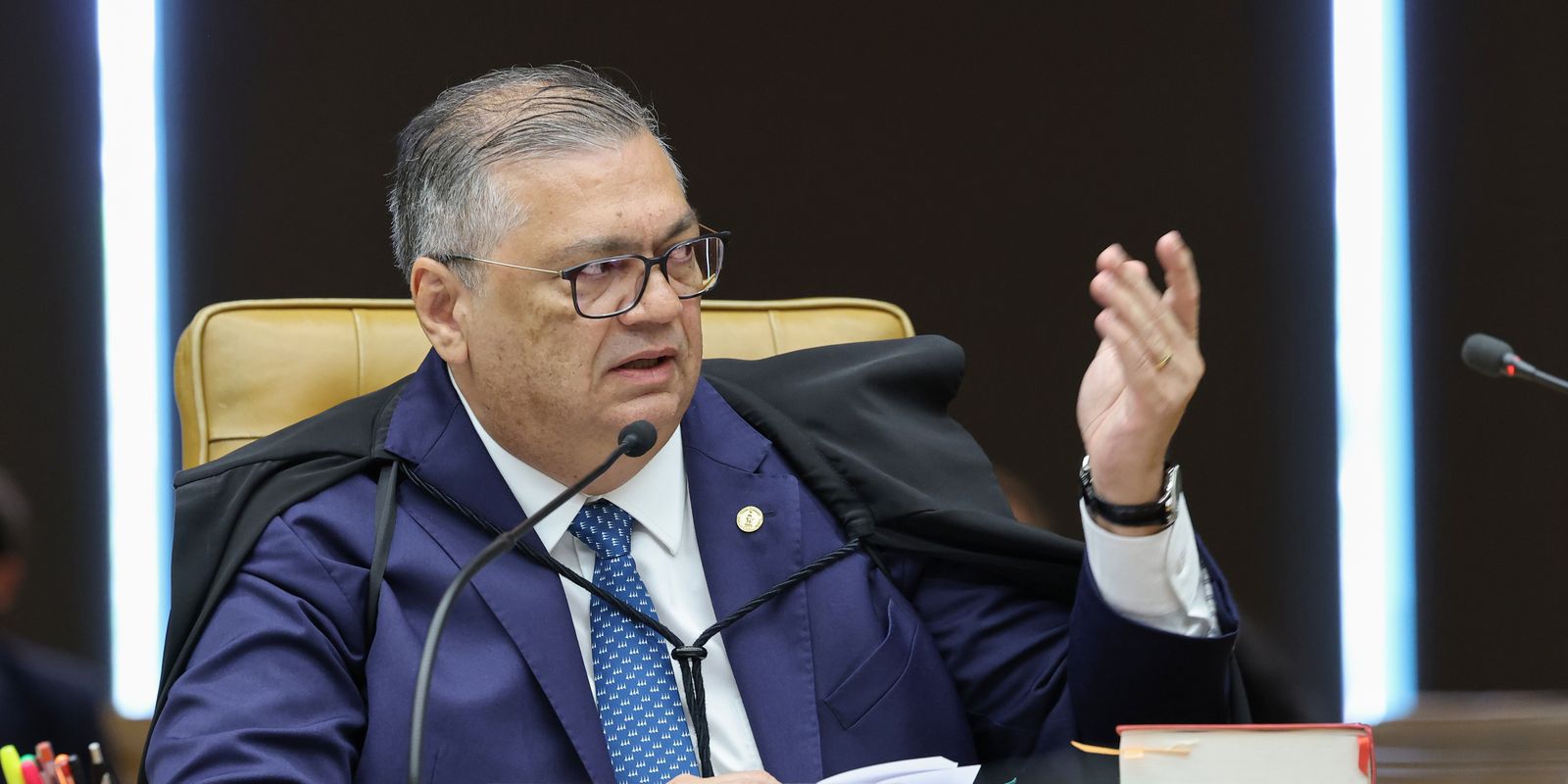 dino-manda-pf-investigar-relacao-de-vorcaro-com-cemiterios-em-sp