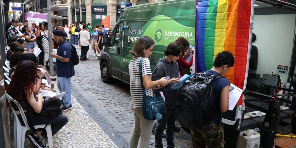 transexuais-e-travestis-fazem-ato-no-rj-em-defesa-da-democracia