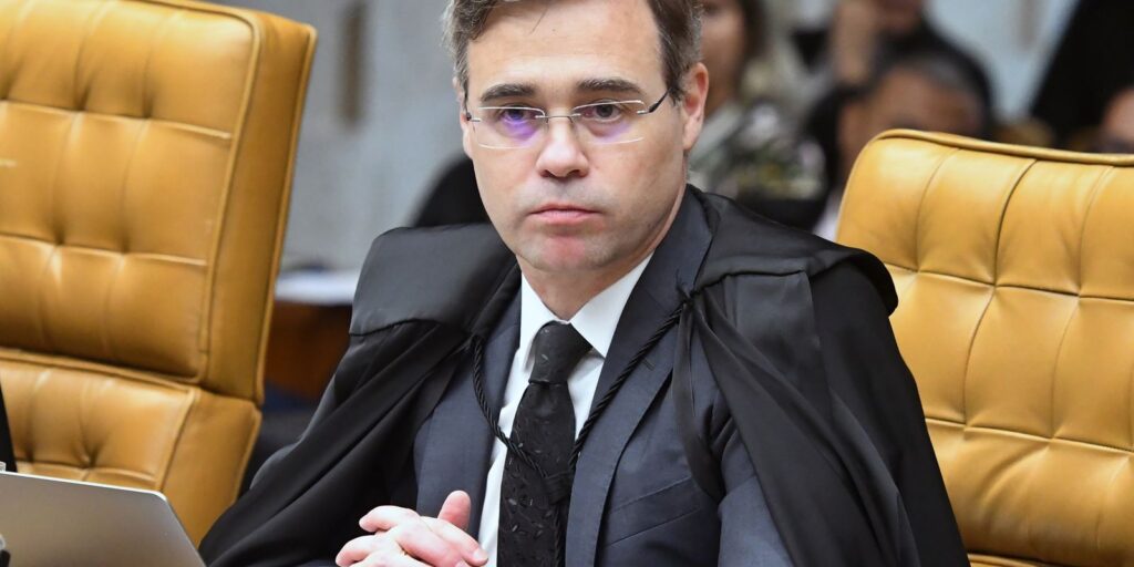 mendonca-volta-a-suspender-multas-sobre-saude-mental-no-trabalho