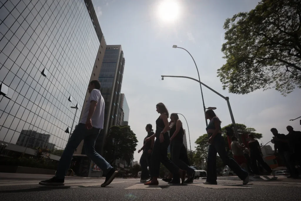 saiba-os-cuidados-que-devem-ser-adotados-durante-o-calor-intenso