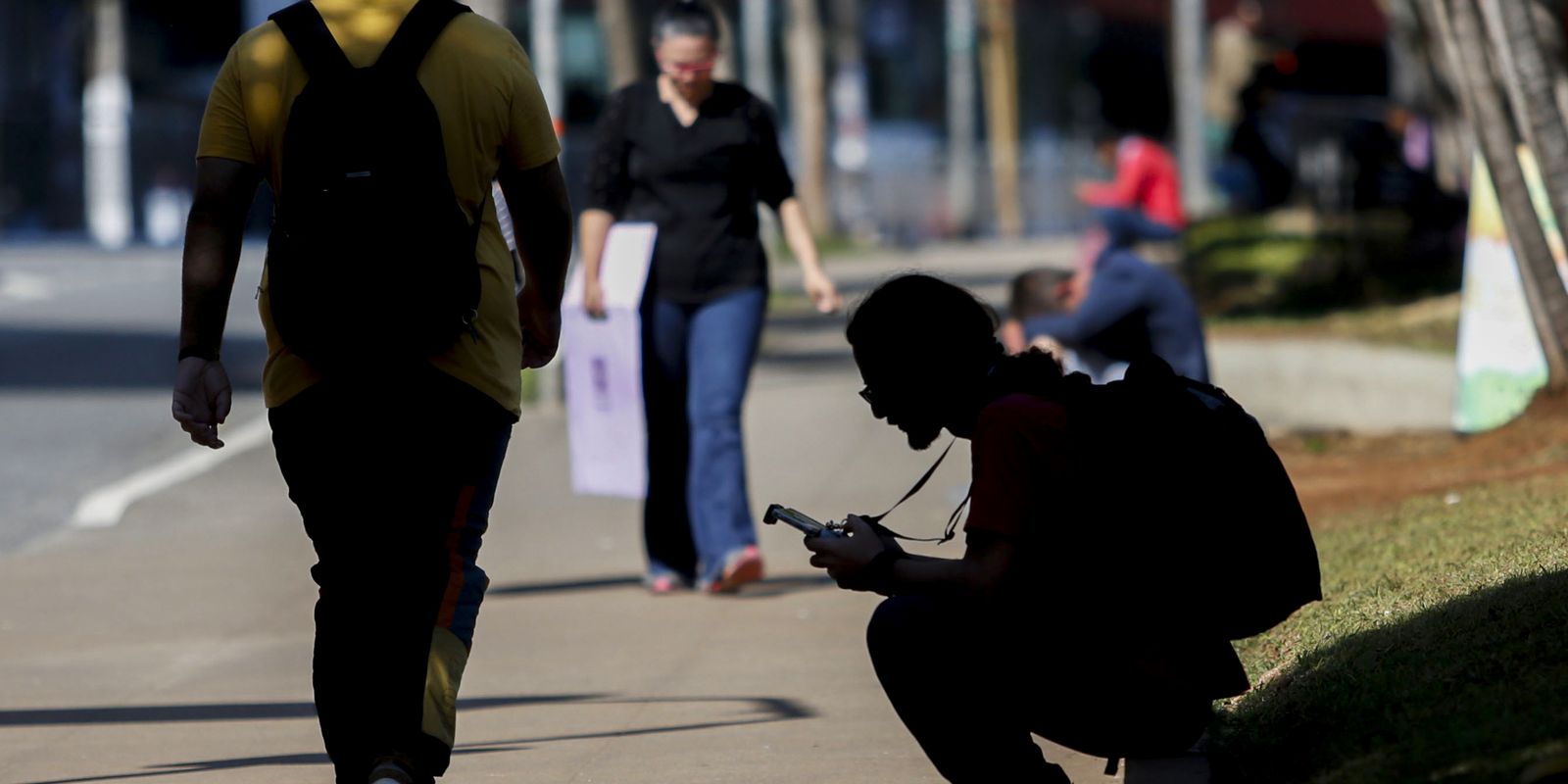 percentual-de-jovens-nem-nem-no-brasil-cai-para-22,4%,-mostra-estudo