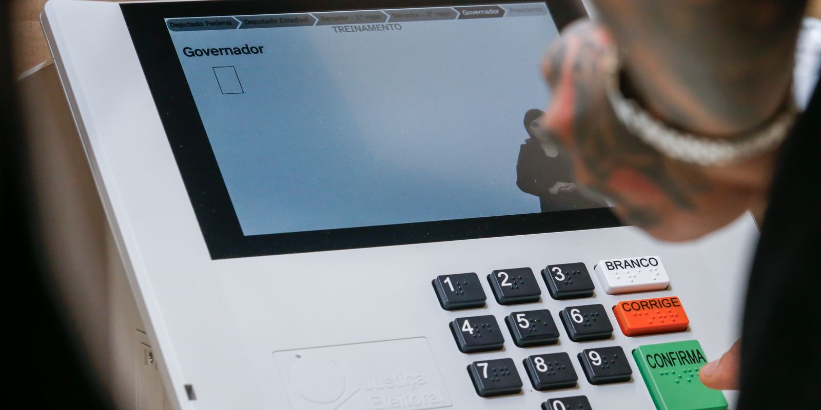urna-eletronica-completa-30-anos-de-revolucao-nas-eleicoes-do-brasil