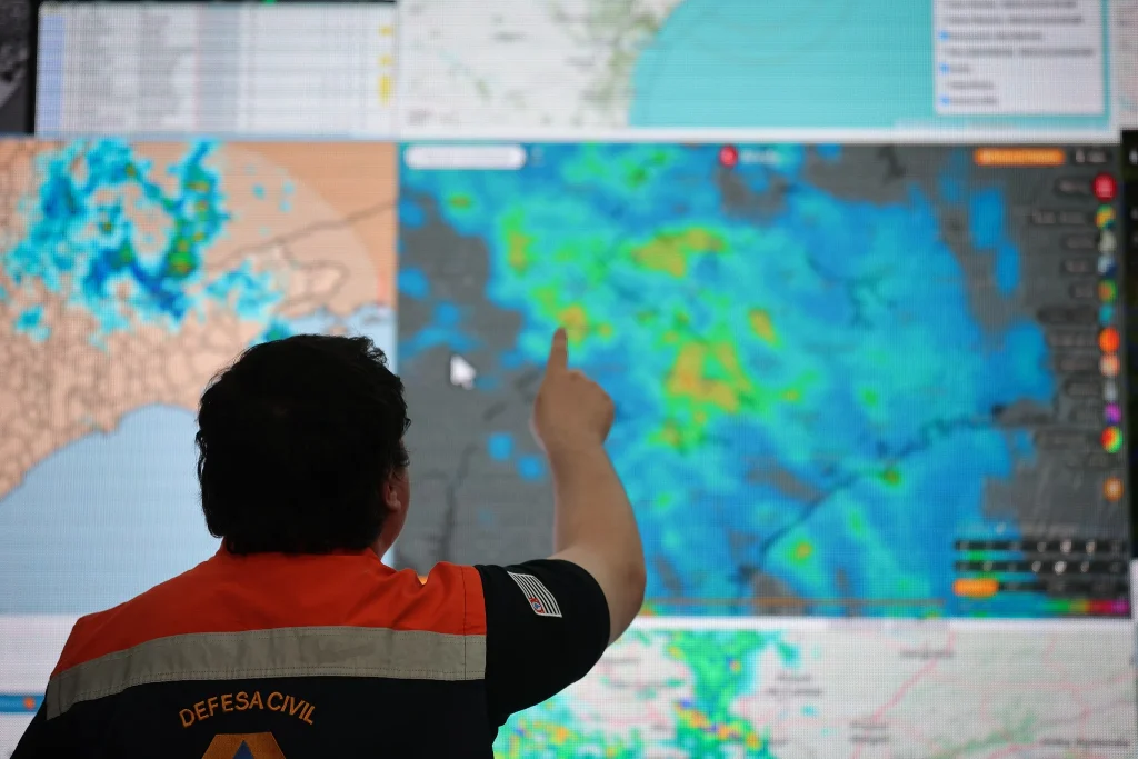 defesa-civil-de-sp-monitora-chuva-forte-no-oeste-paulista-e-envia-12-alertas-a-populacao