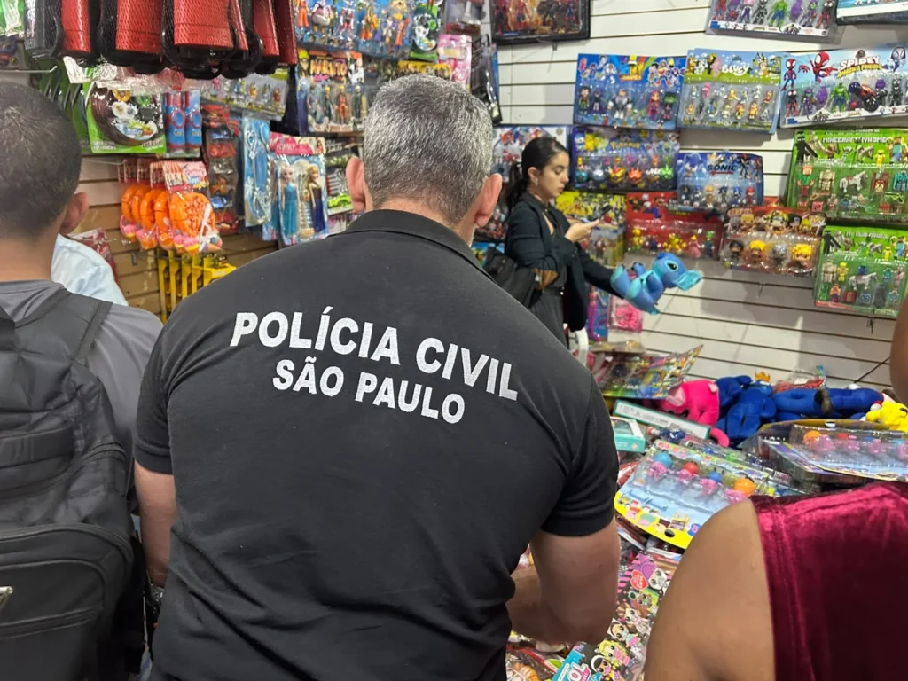 policia-de-sp-apreende-mais-de-50-mil-brinquedos-falsificados-em-lojas-no-centro