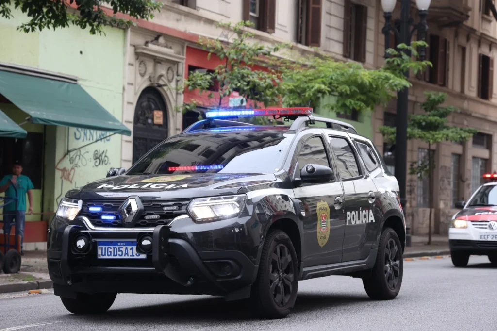 policia-civil-prende-seis-suspeitos-em-chacara-usada-como-central-de-golpes-bancarios-em-sp