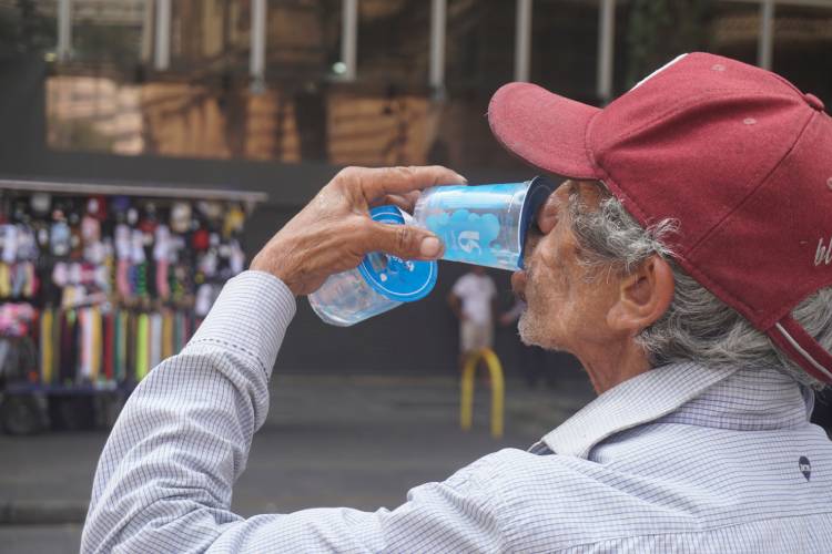 hidratacao-de-idosos-exige-atencao-redobrada-nos-dias-de-calor,-alerta-geriatra-do-iamspe