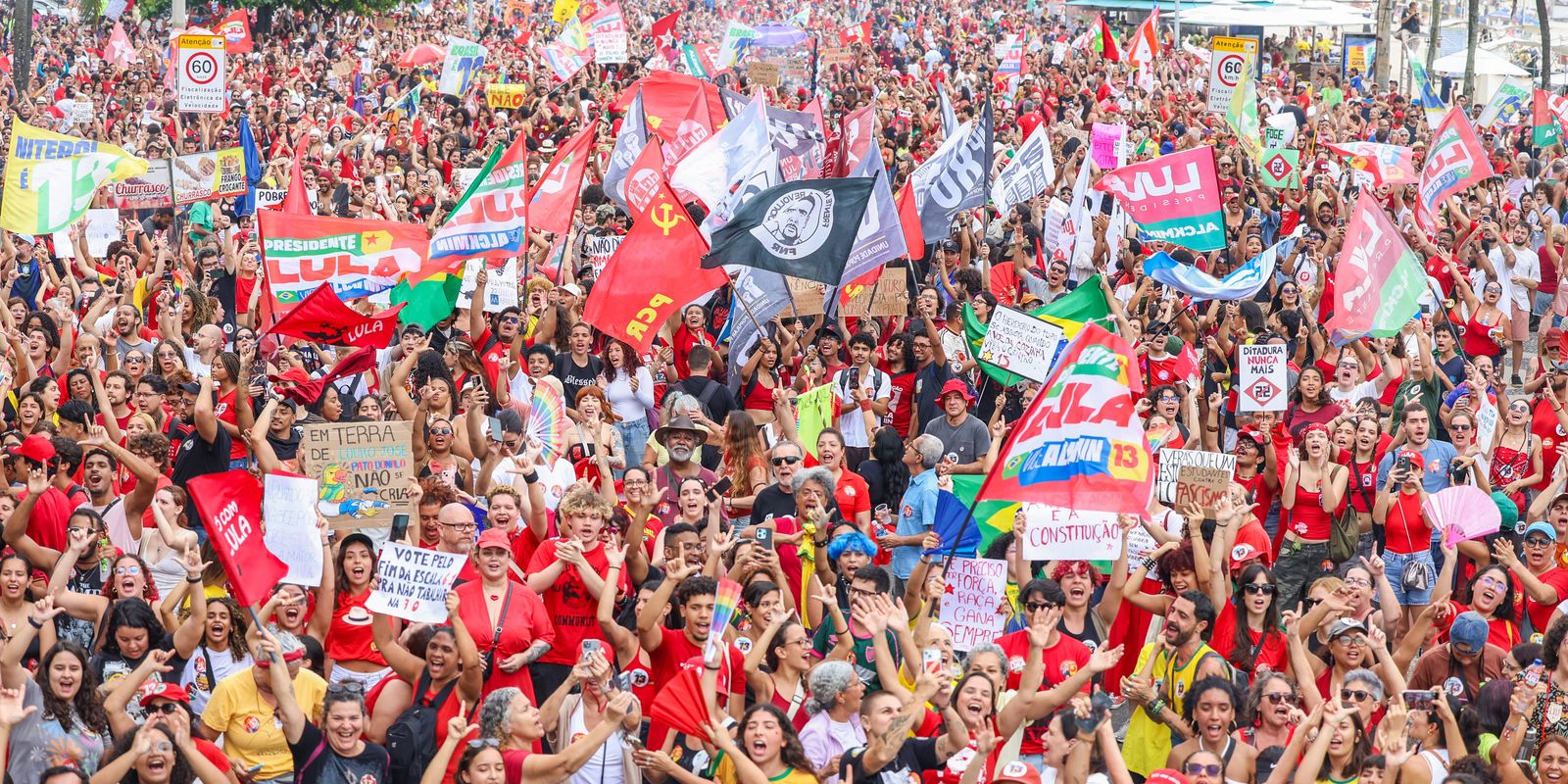 milhares-ocupam-copacabana-em-ato-pela-democracia-e-em-apoio-a-lula