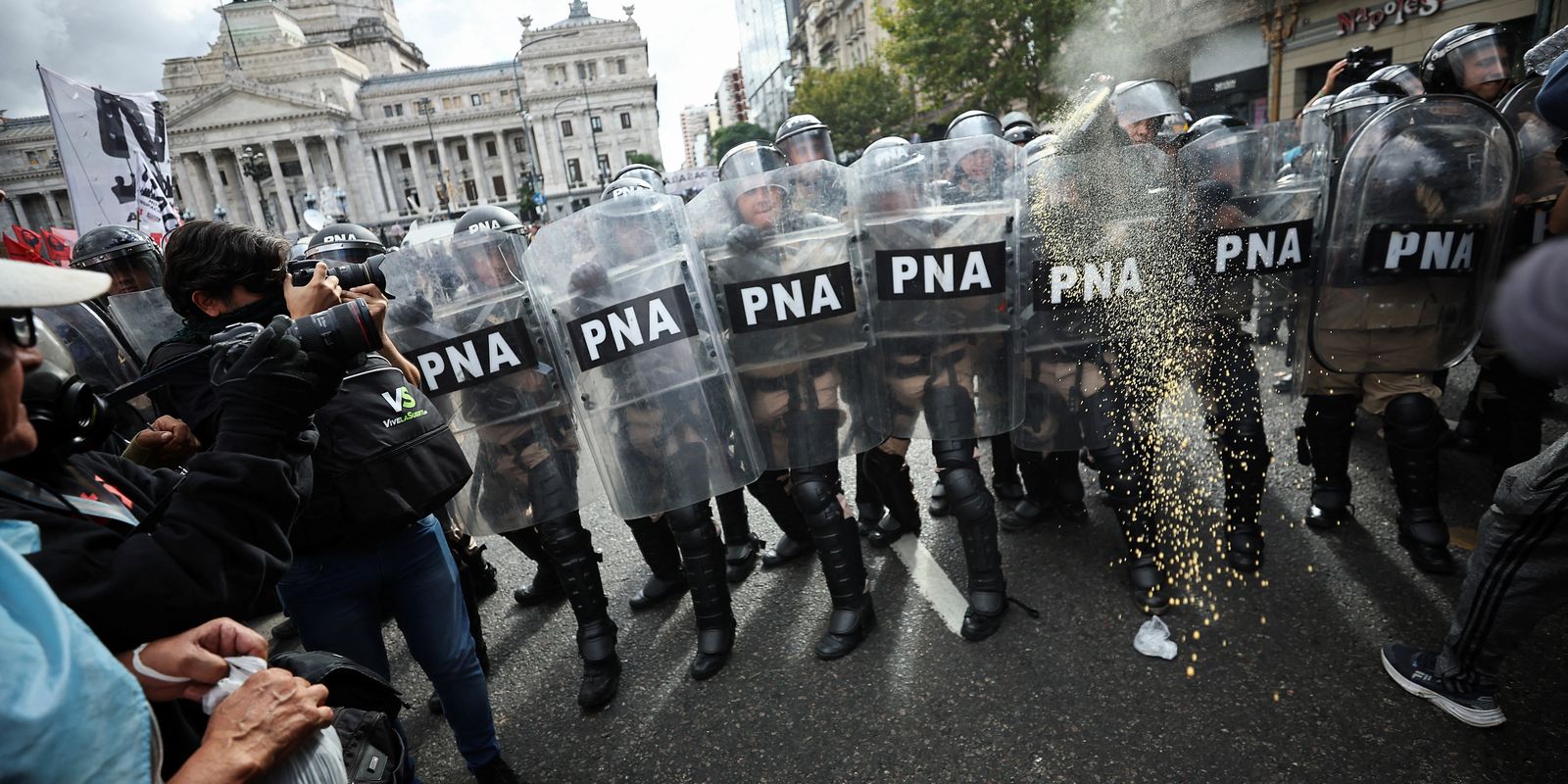 ajuste-de-milei-reduz-numero-de-novos-aposentados-em-53%-na-argentina