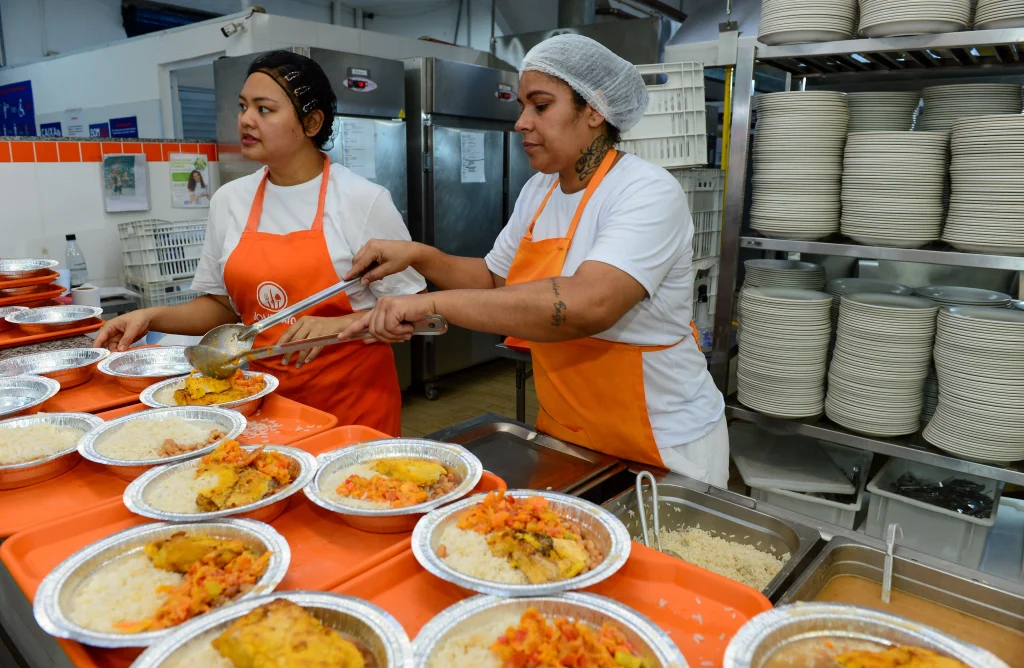 bom-prato-vila-gilda,-em-santos,-passa-por-revitalizacao-e-mantem-atendimento-com-distribuicao-de-marmitas
