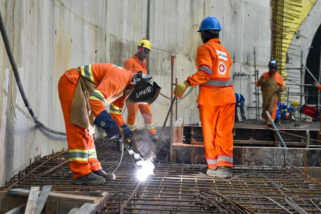 sp-registra-quase-25-milhoes-de-ocupados-em-2025;-setor-de-servicos-e-estabelecimentos-com-menos-funcionarios-lideram-contratacoes