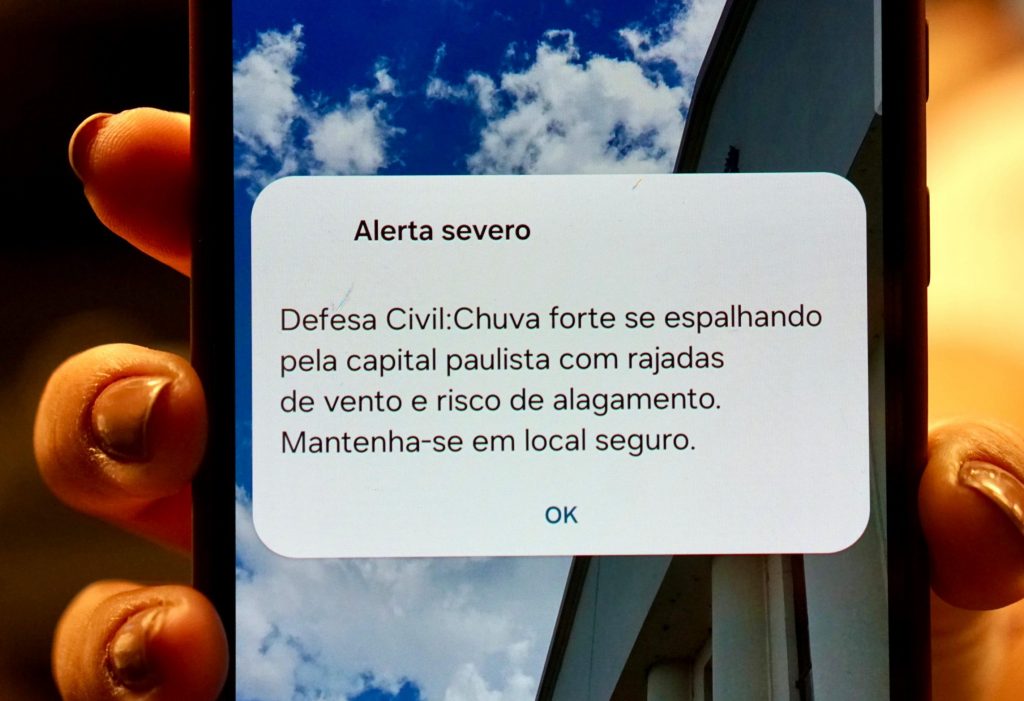 do-alerta-a-chuva:-veja-como-funciona-o-cell-broadcast-e-o-que-fazer-em-temporais-em-sp