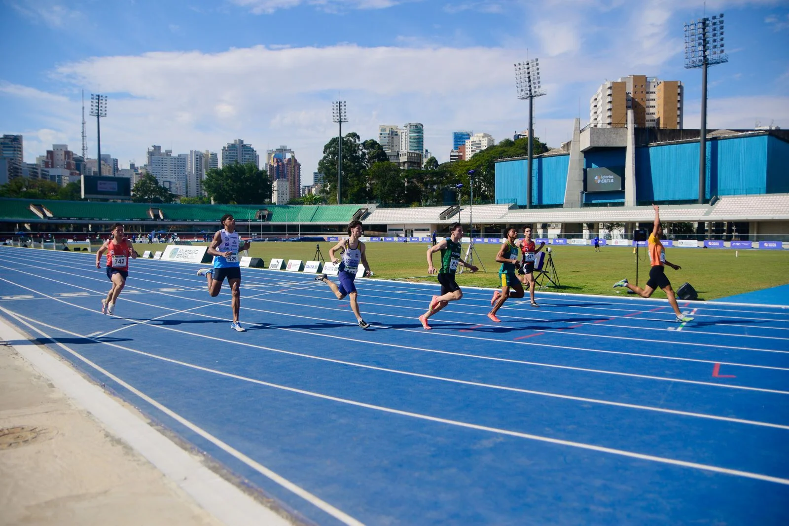 estadio-icaro-de-castro-mello-recebe-as-disputas-do-brasileiro-de-atletismo-sub-16
