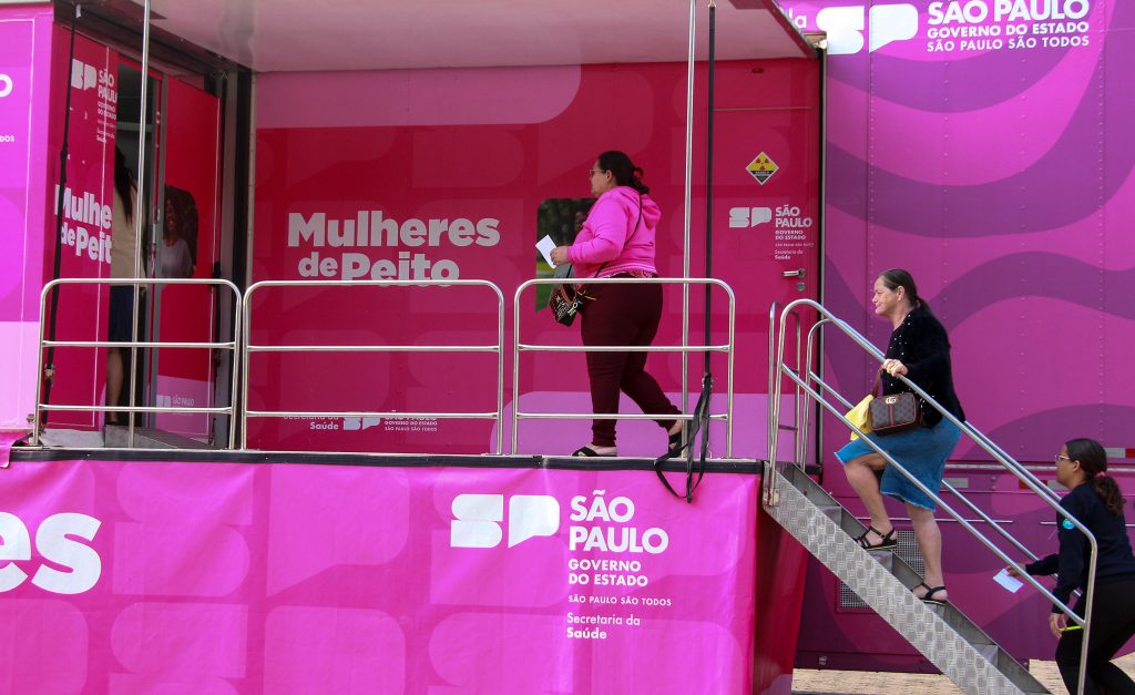 outubro-rosa:-carretas-de-mamografia-atendem-mulheres-em-cidades-de-sp;-veja-locais-e-horarios