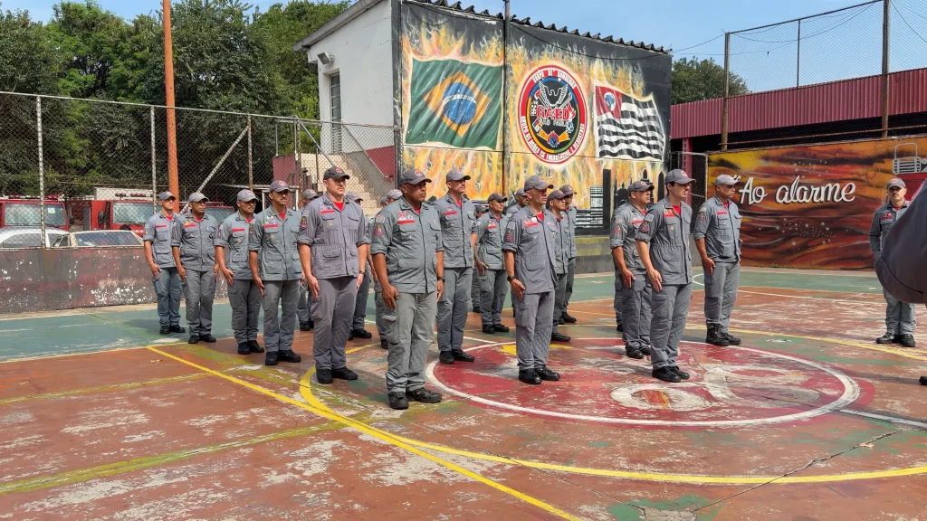bombeiros-de-sp-enfrentam-acesso-dificil-para-combater-incendios-em-areas-atingidas-pelo-fogo-no-amazonas