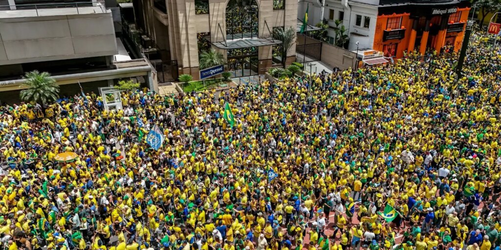 campanha-de-flavio-bolsonaro-realiza-manifestacao-na-paulista