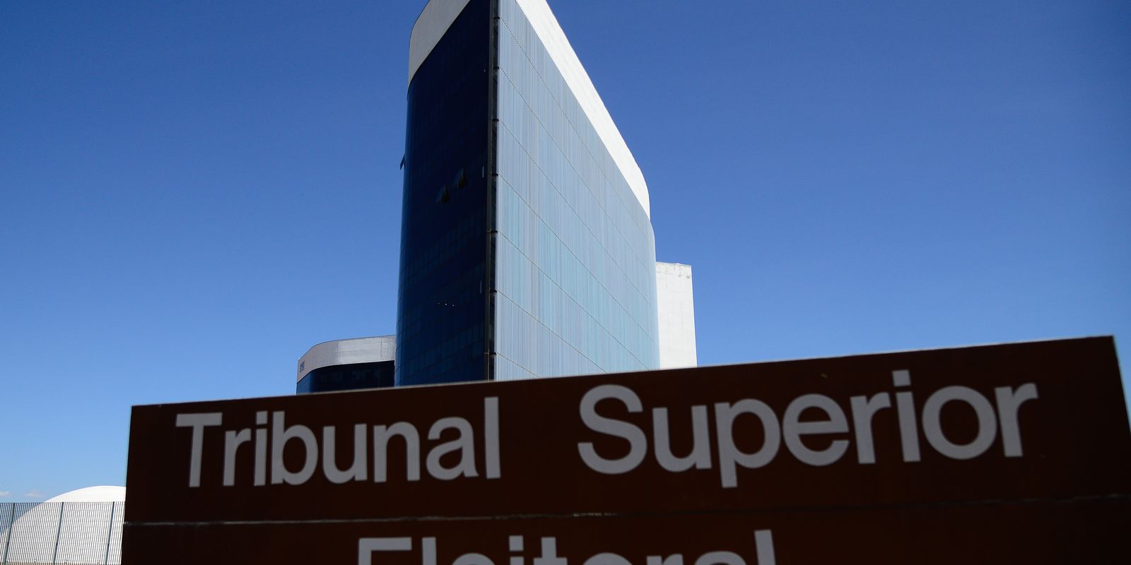 tse-estuda-desativar-canais-politicos-no-whatsapp-48h-antes-da-eleicao