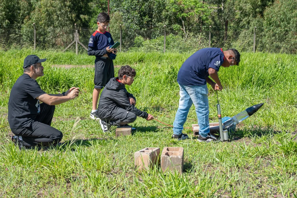 estudantes-da-rede-estadual-de-sp-disputam-competicao-de-foguetes-em-275-municipios