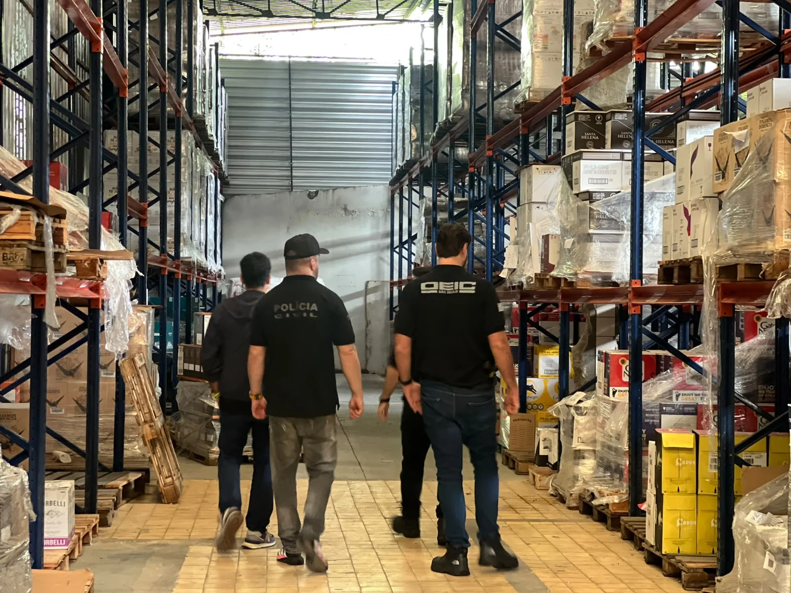policia-de-sp-faz-operacao-contra-comercio-de-bebidas-falsificadas