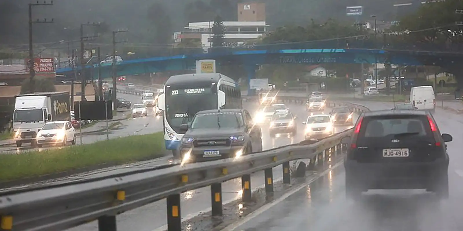 frente-fria-leva-tempestades-e-granizo-ao-centro-sul-do-pais