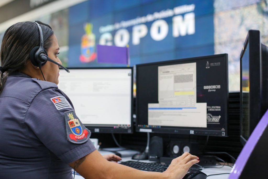 policia-de-sp-reconhece-sinal-de-socorro-da-janela-de-casa-e-ajuda-mulher-marroquina-vitima-de-violencia-domestica