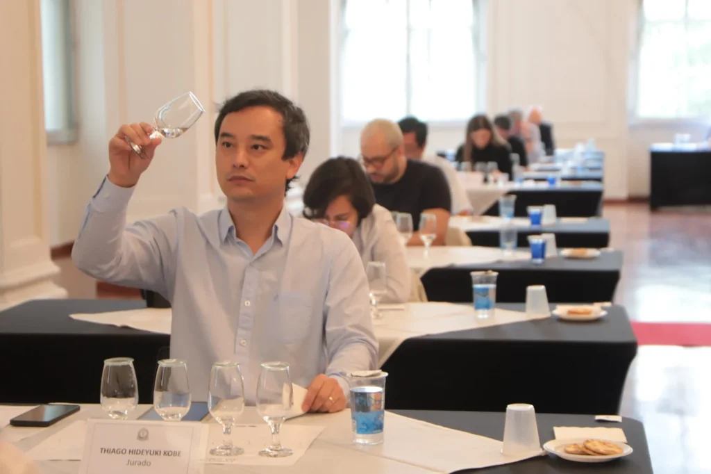o-que-faz-uma-cachaca-ser-premiada?-conheca-os-bastidores-da-avaliacao