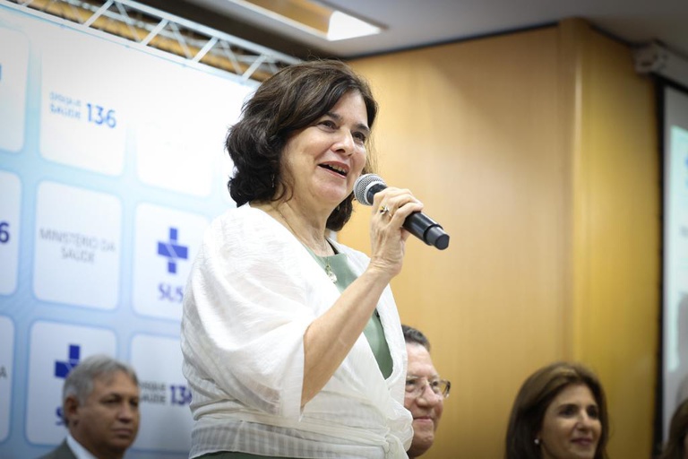 nisia-trindade-assume-o-ministerio-da-saude:-gestao-sera-pautada-pela-ciencia