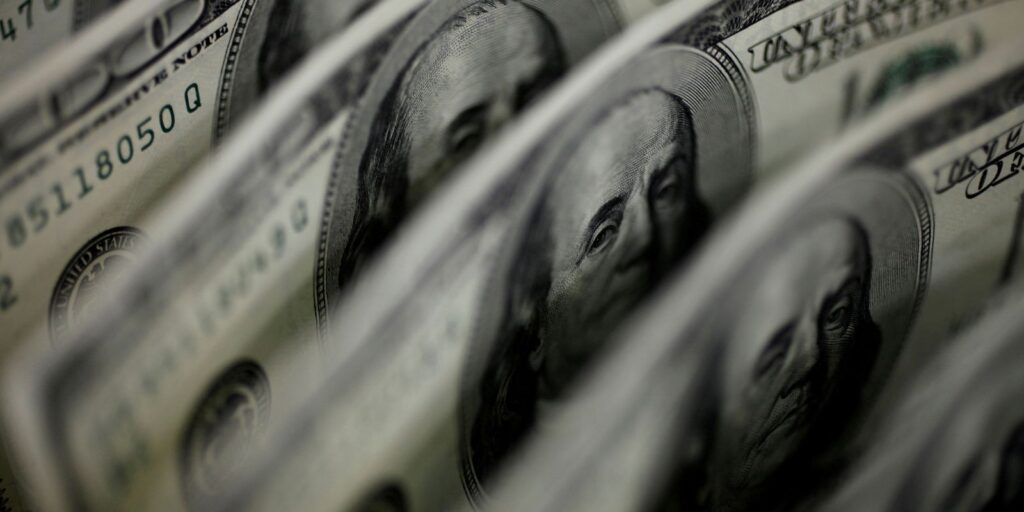 dolar-sobe-8,21%,-e-bolsa-cai-13,88%-apos-reeleicao-de-lula