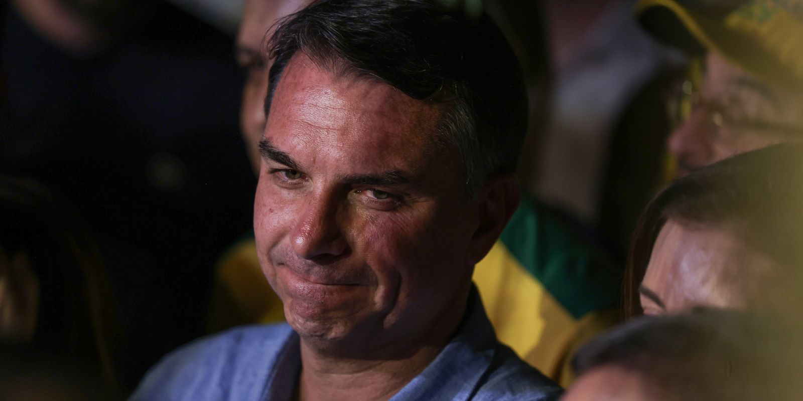 imprensa-internacional-repercute-fuga-de-flavio-bolsonaro-do-brasil