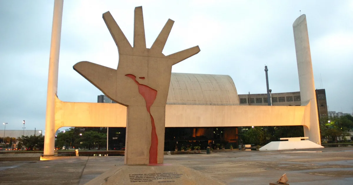 fabricas-de-cultura-levam-coletivo-a-exposicao-de-dia-de-muertos-no-memorial-da-america-latina