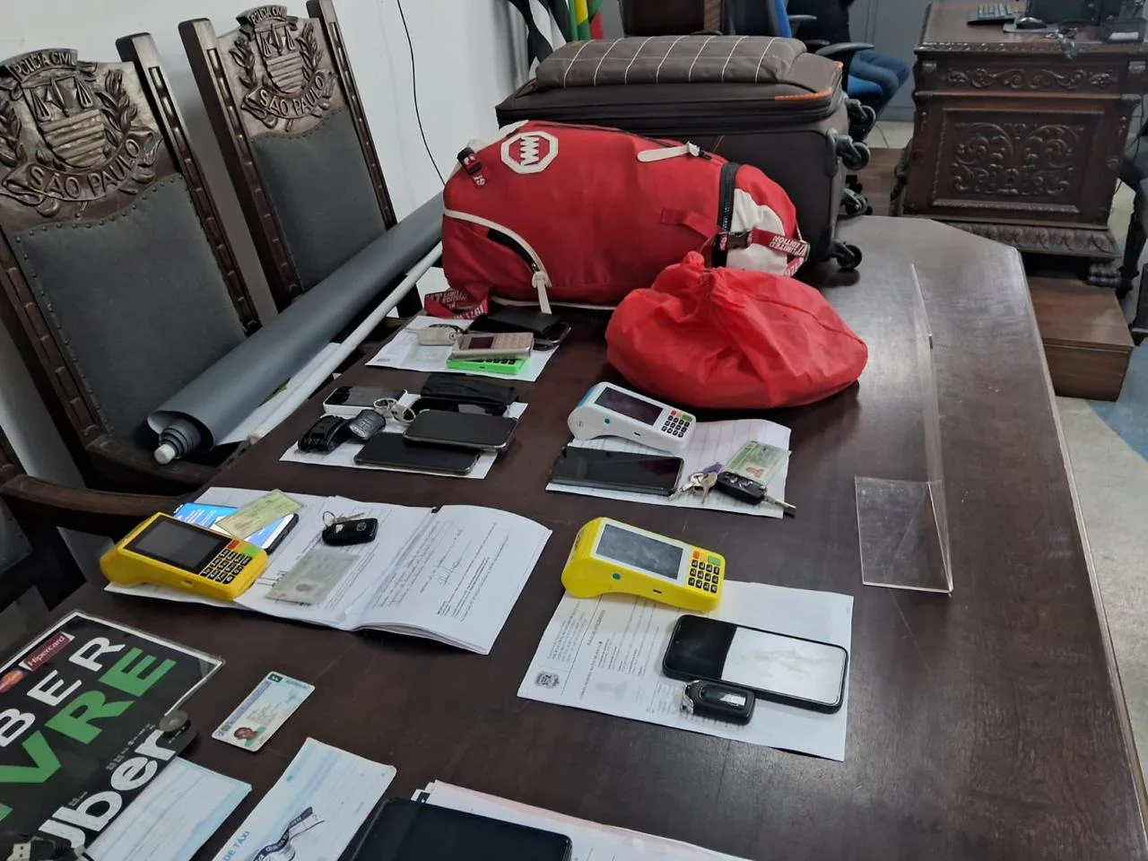 operacao-da-policia-de-sp-prende-falsos-motoristas-de-aplicativo-suspeitos-de-extorsao-no-terminal-da-barra-funda,-na-capital