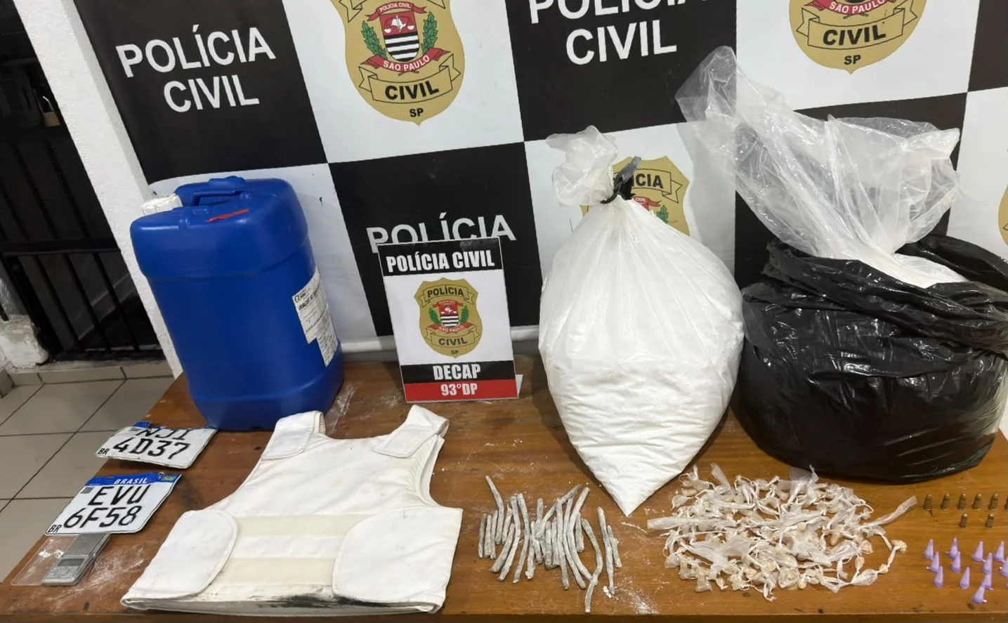 policia-civil-encontra-imovel-usado-para-produzir-e-armazenar-drogas-na-zona-oeste-de-sp