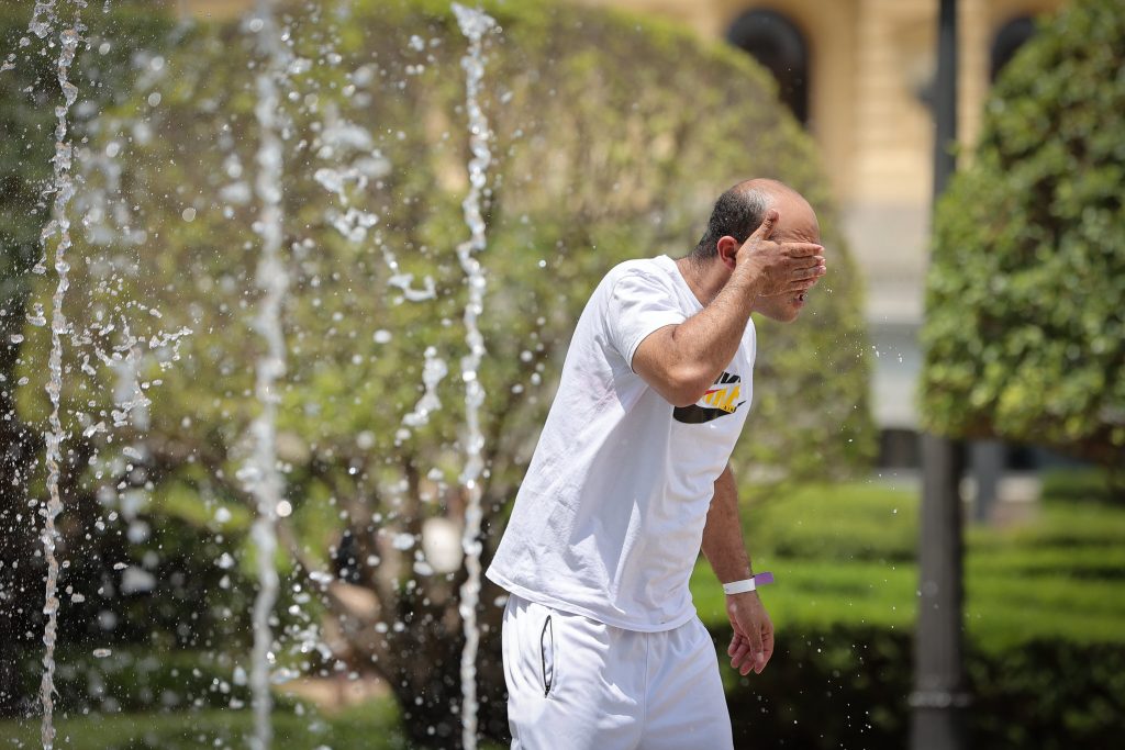 usp-apresenta-estudo-que-mostra-que-ondas-de-calor-e-poluicao-aumentam-risco-de-avc-em-idosos;-veja-como-prevenir